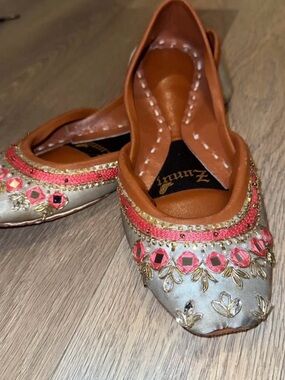 Ethnic Indian Wear Embroidered Jutti in Silver, Pink & Brown mirror work